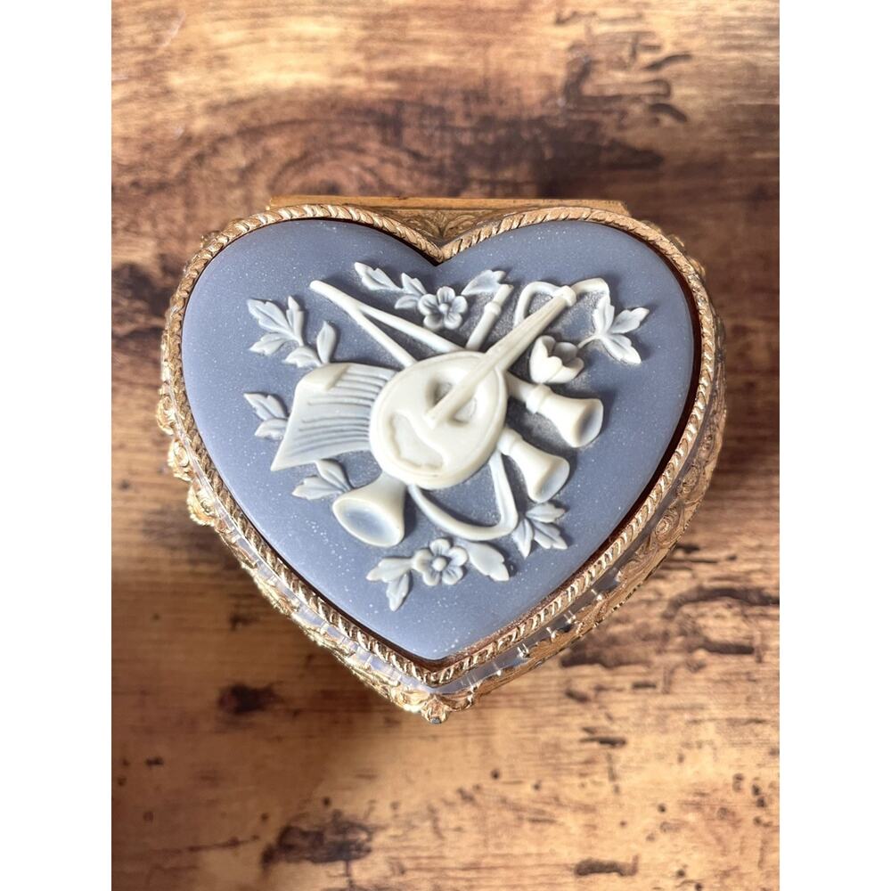 Vintage MELE Heart Musical Jewelry Trinket Box Plays Memory